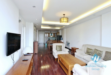 A good deal for 3 bedroom apartment in Xuan dieu, Tay ho, Ha noi